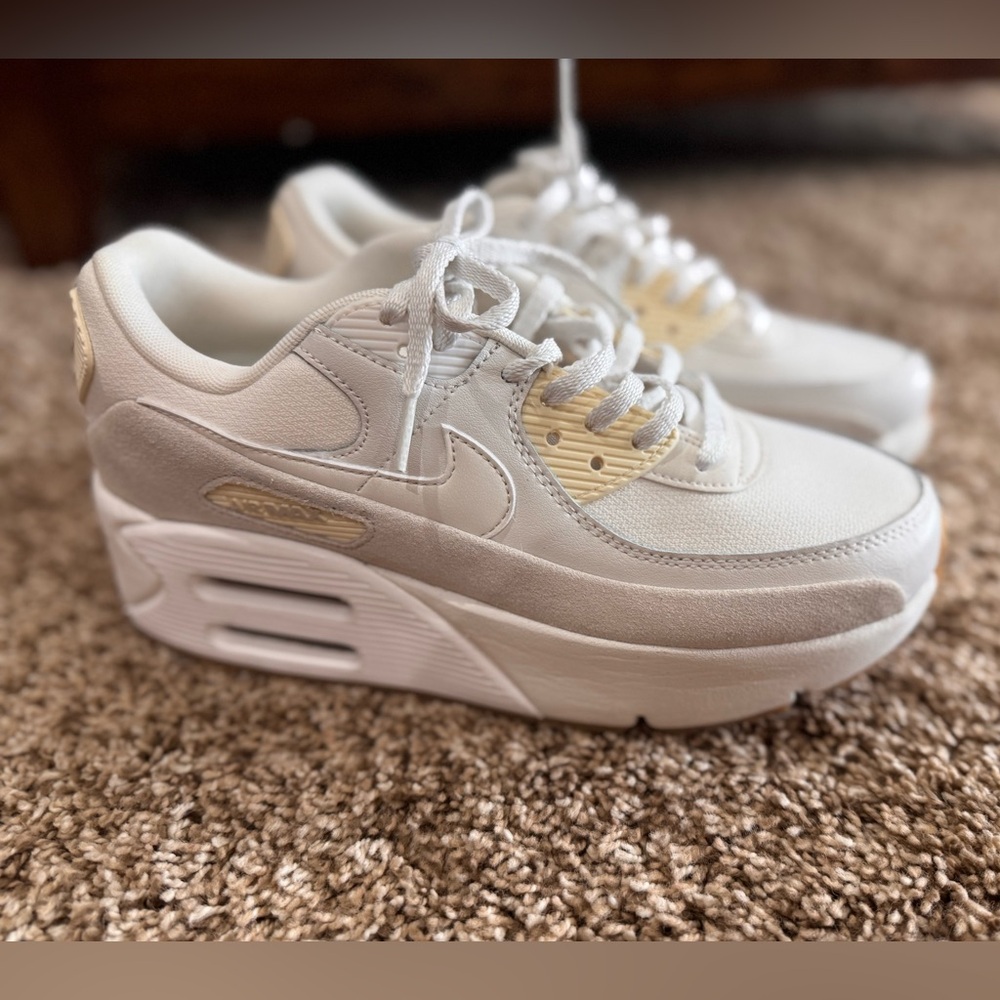 Women’s Nike Airmax